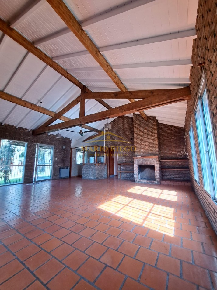 VENTA DE HERMOSA CASA QUINTA CON QUINCHO Y PILETA