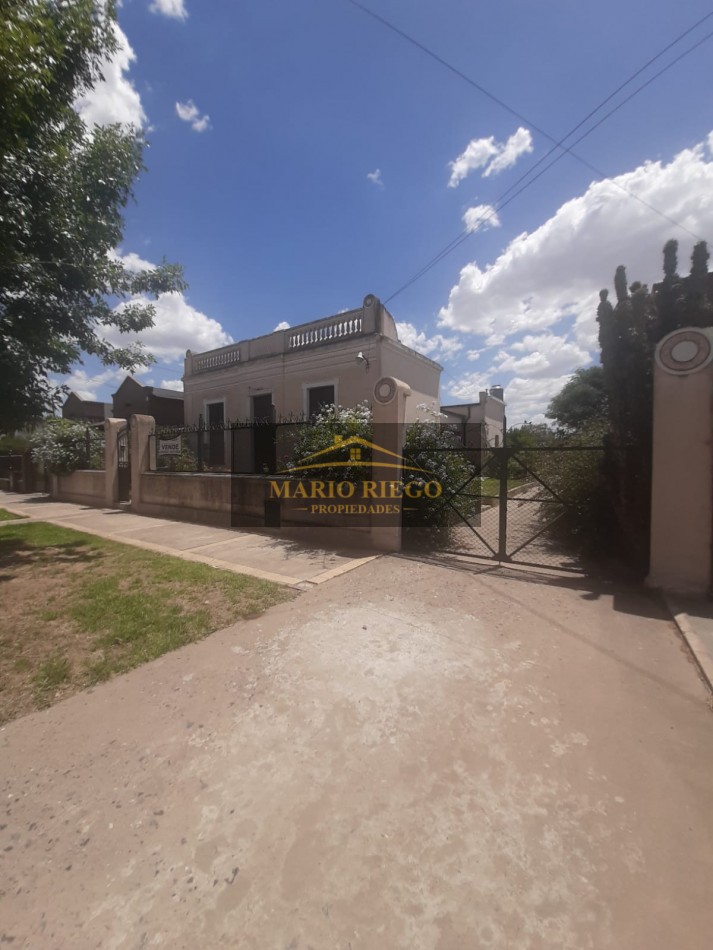 VENTA: EXCELENTE PROPIEDAD ESTILO ANTIGUO 