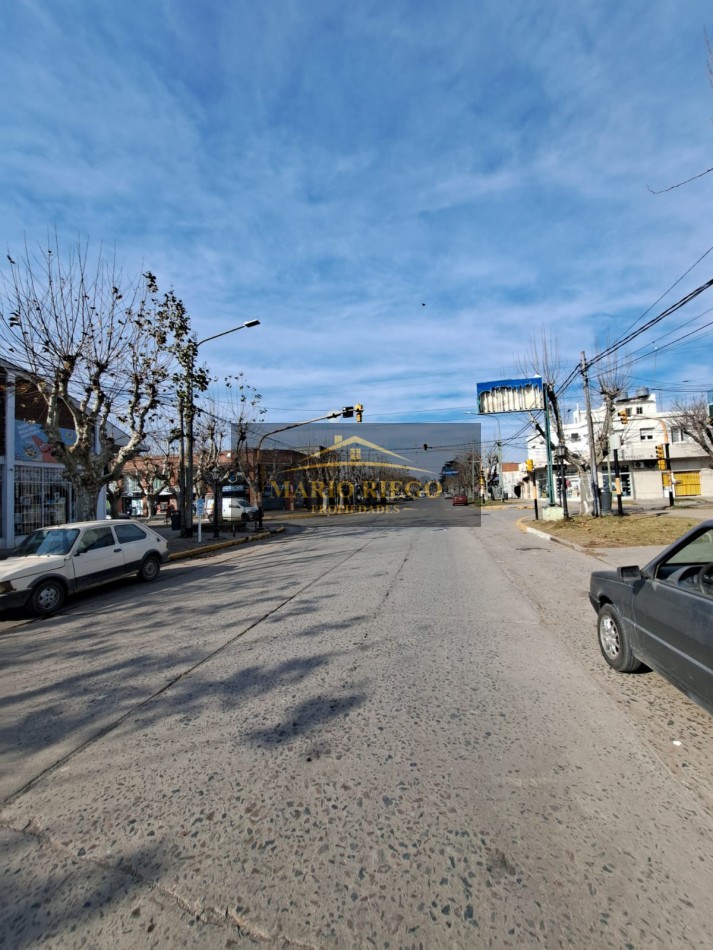 VENTA CASA CON LOCAL, EN EXCELENTE UBICACION SOBRE AVENIDA PRINCIPAL
