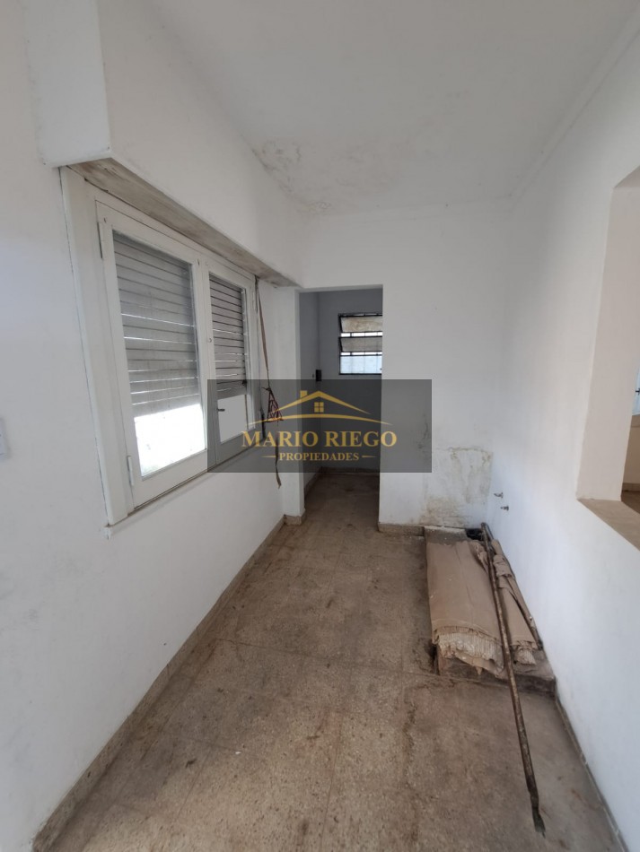 VENTA CASA CON LOCAL, EN EXCELENTE UBICACION SOBRE AVENIDA PRINCIPAL
