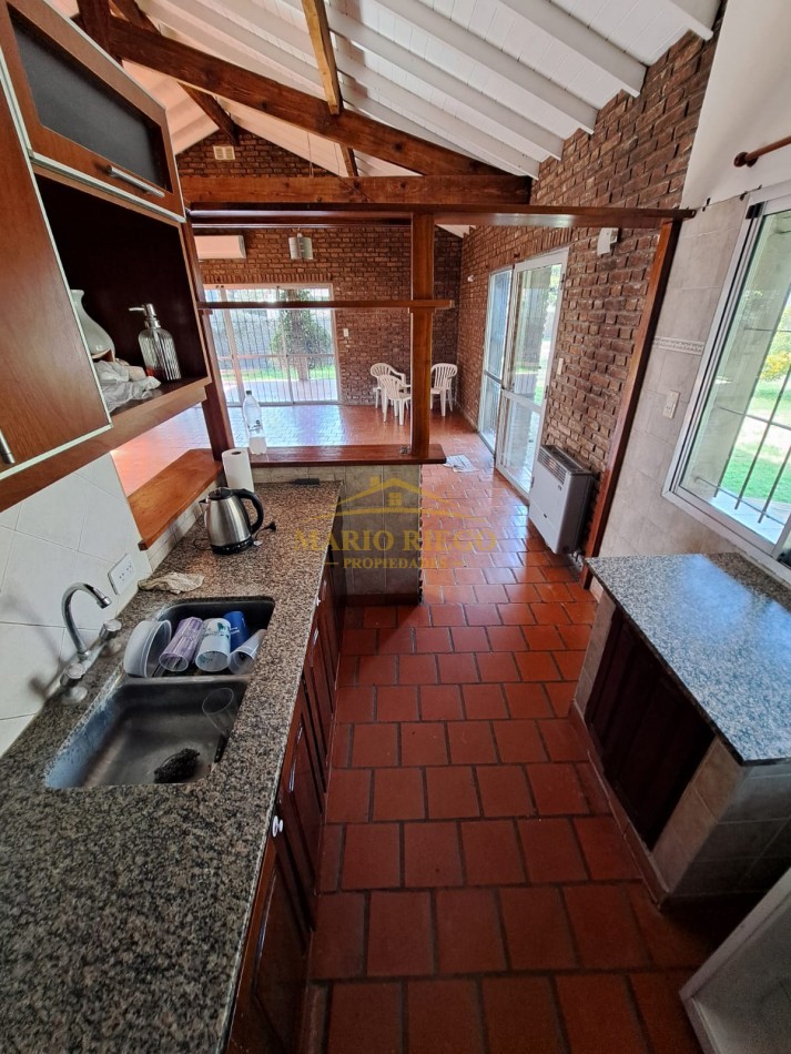 VENTA DE HERMOSA CASA QUINTA CON QUINCHO Y PILETA