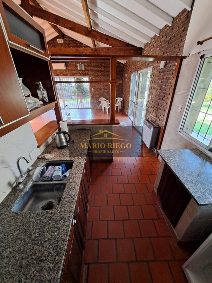 VENTA DE HERMOSA CASA QUINTA CON QUINCHO Y PILETA