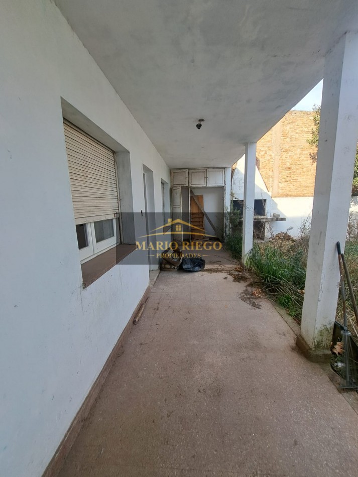 VENTA CASA CON LOCAL, EN EXCELENTE UBICACION SOBRE AVENIDA PRINCIPAL