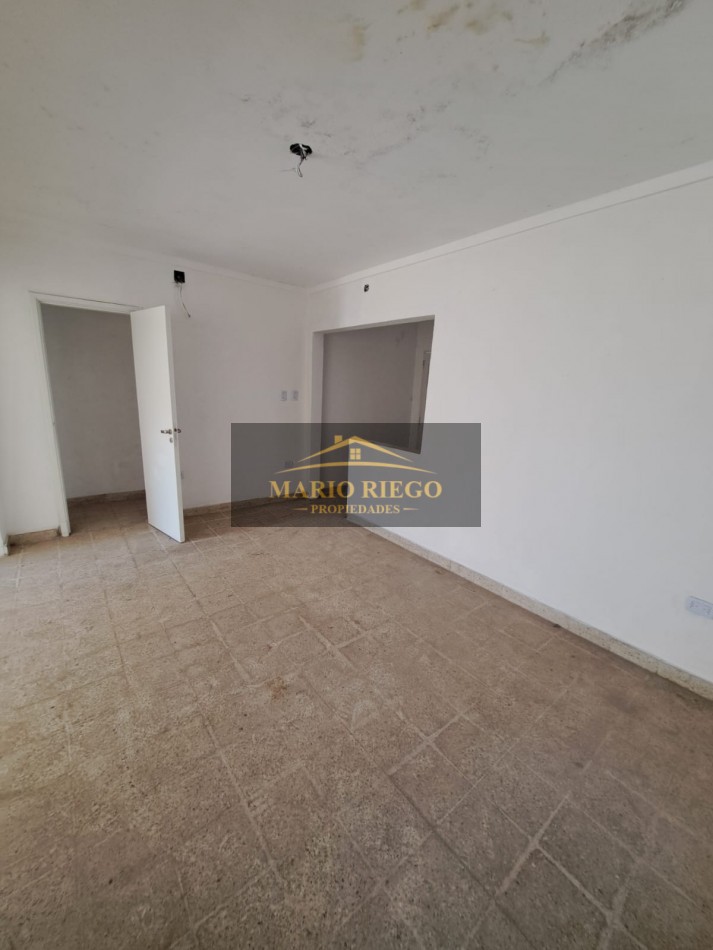 VENTA CASA CON LOCAL, EN EXCELENTE UBICACION SOBRE AVENIDA PRINCIPAL