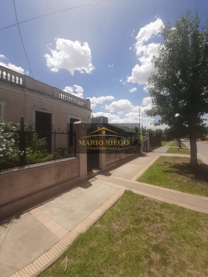 VENTA: EXCELENTE PROPIEDAD ESTILO ANTIGUO 