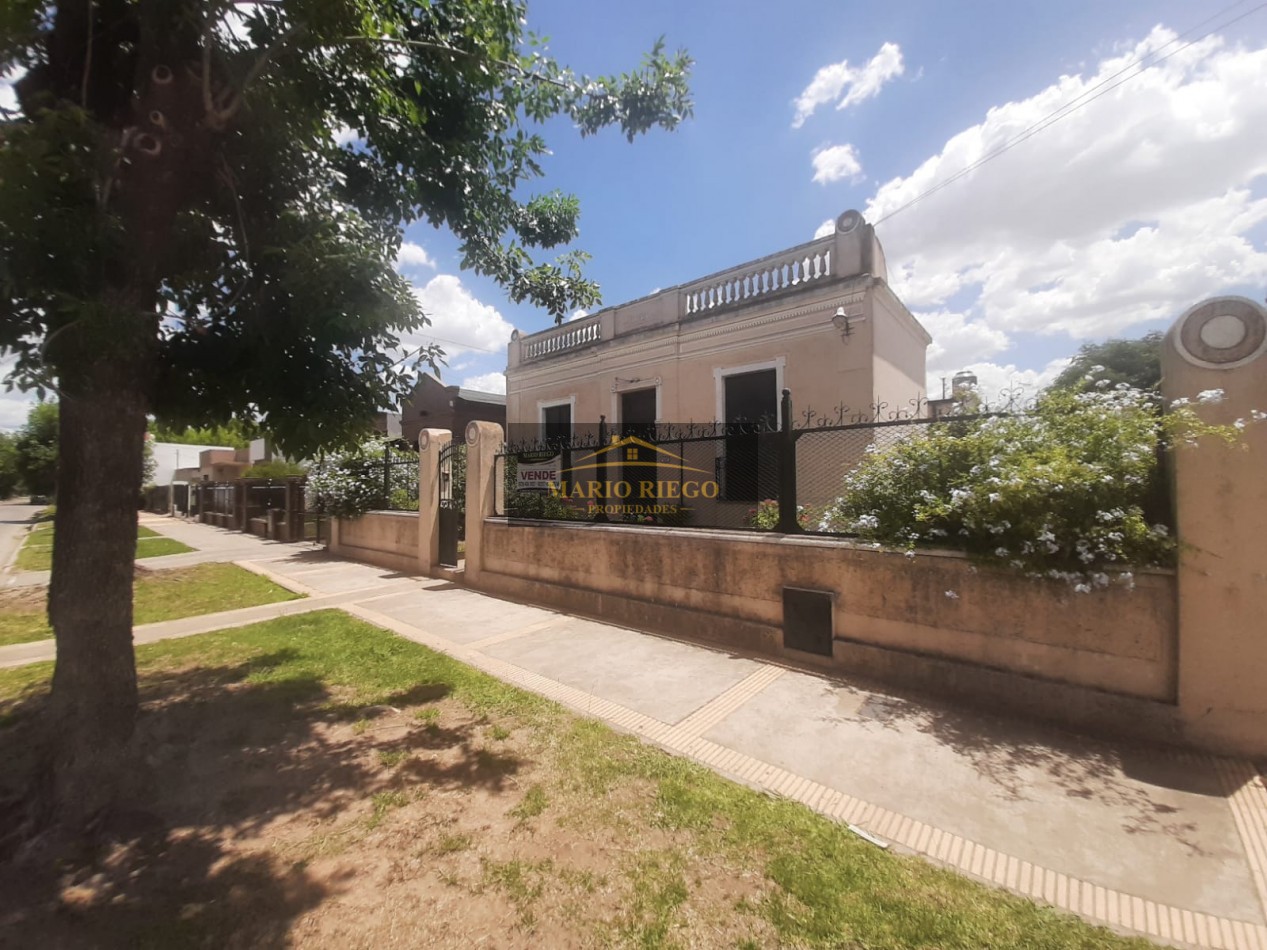 VENTA: EXCELENTE PROPIEDAD ESTILO ANTIGUO 