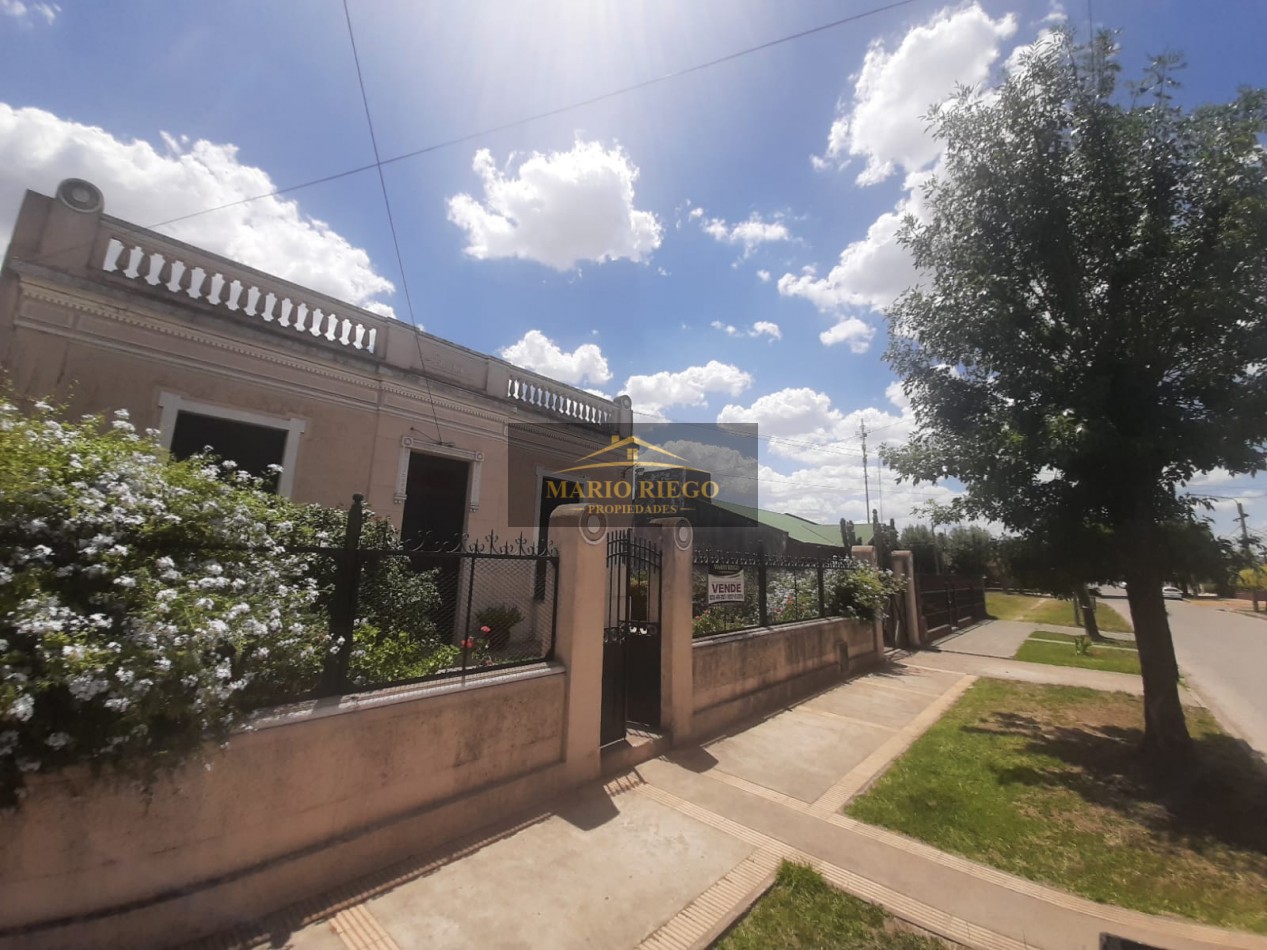 VENTA: EXCELENTE PROPIEDAD ESTILO ANTIGUO 