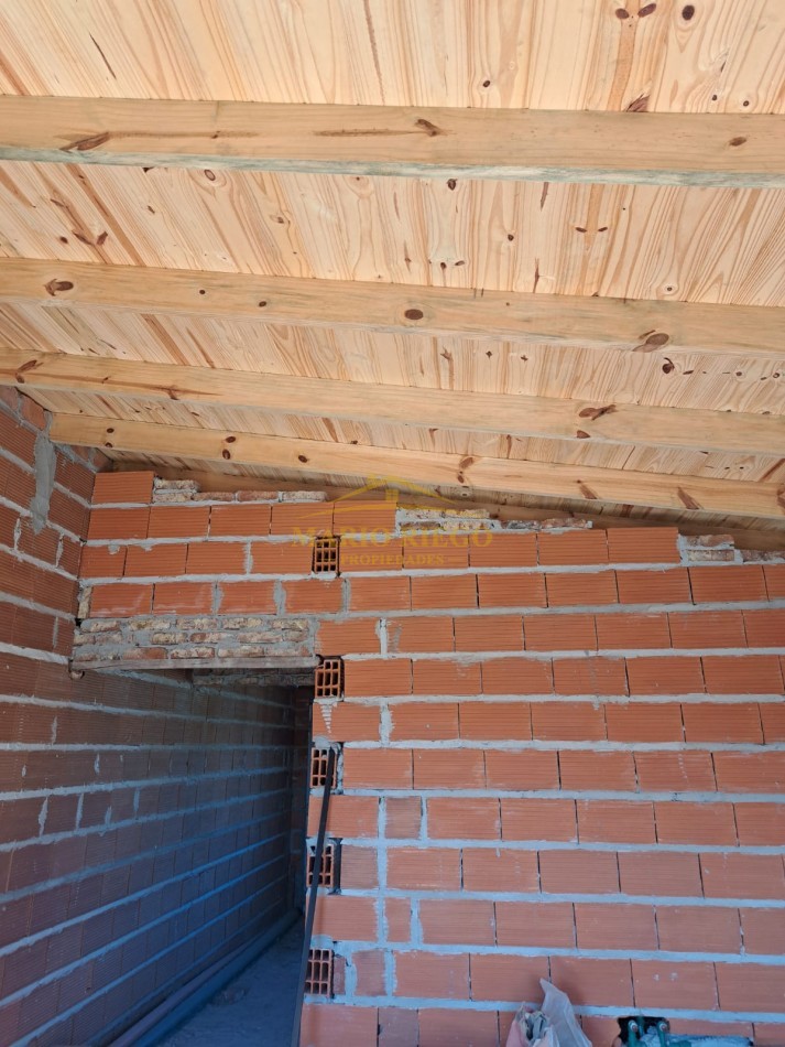 OPORTUNIDAD: VENTA DE TERRENO CON 2 DUPLEX A TERMINAR Y/O A REFORMAR. 