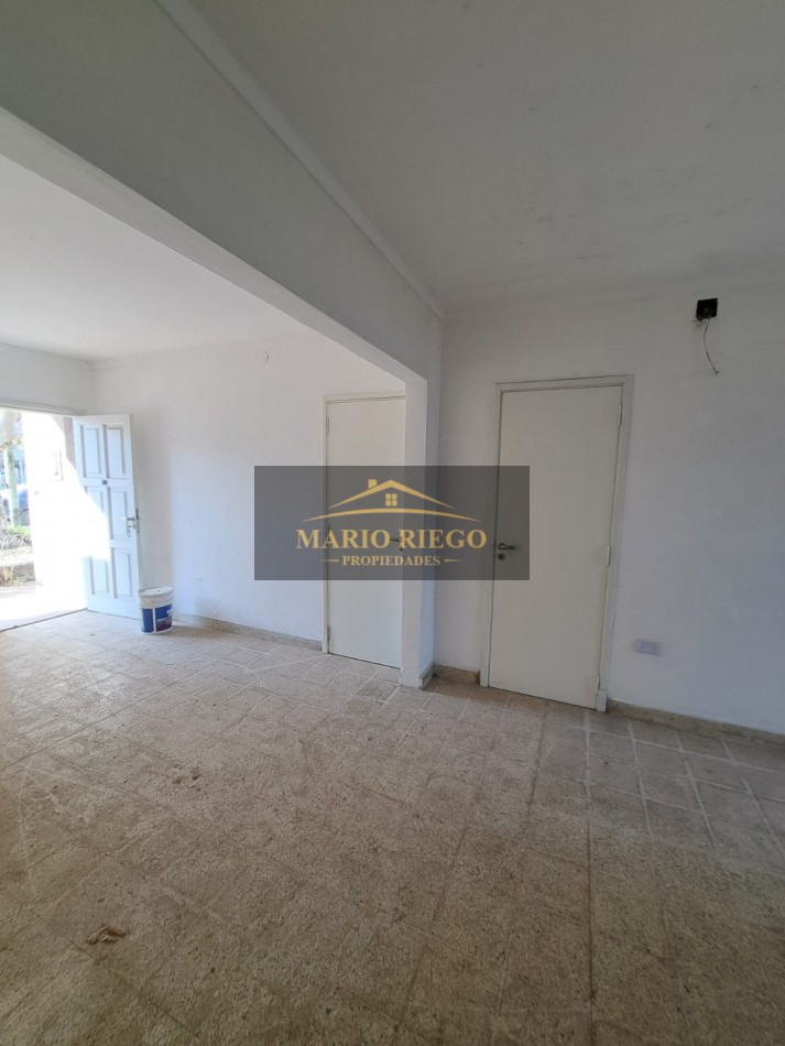 VENTA CASA CON LOCAL, EN EXCELENTE UBICACION SOBRE AVENIDA PRINCIPAL