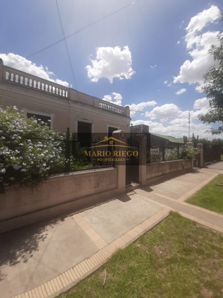 VENTA: EXCELENTE PROPIEDAD ESTILO ANTIGUO 