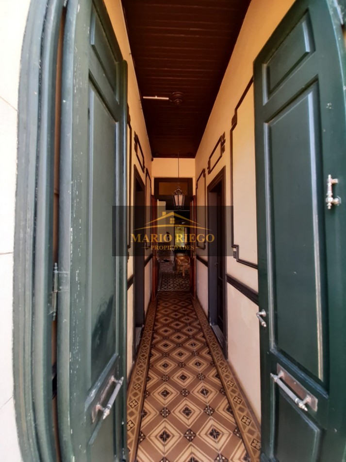VENTA: EXCELENTE PROPIEDAD ESTILO ANTIGUO 