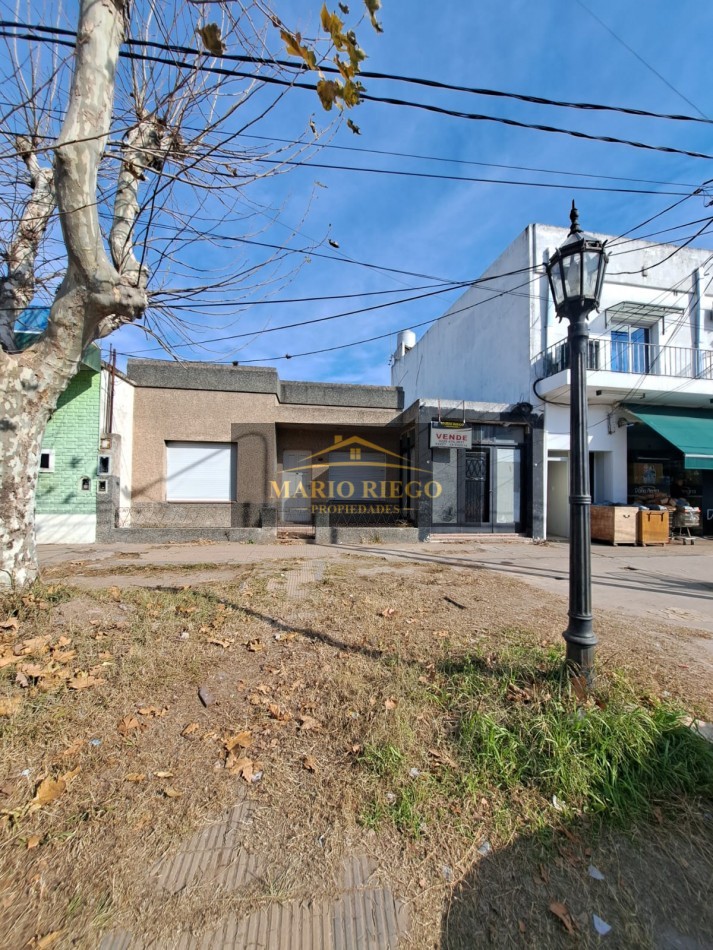 VENTA CASA CON LOCAL, EN EXCELENTE UBICACION SOBRE AVENIDA PRINCIPAL