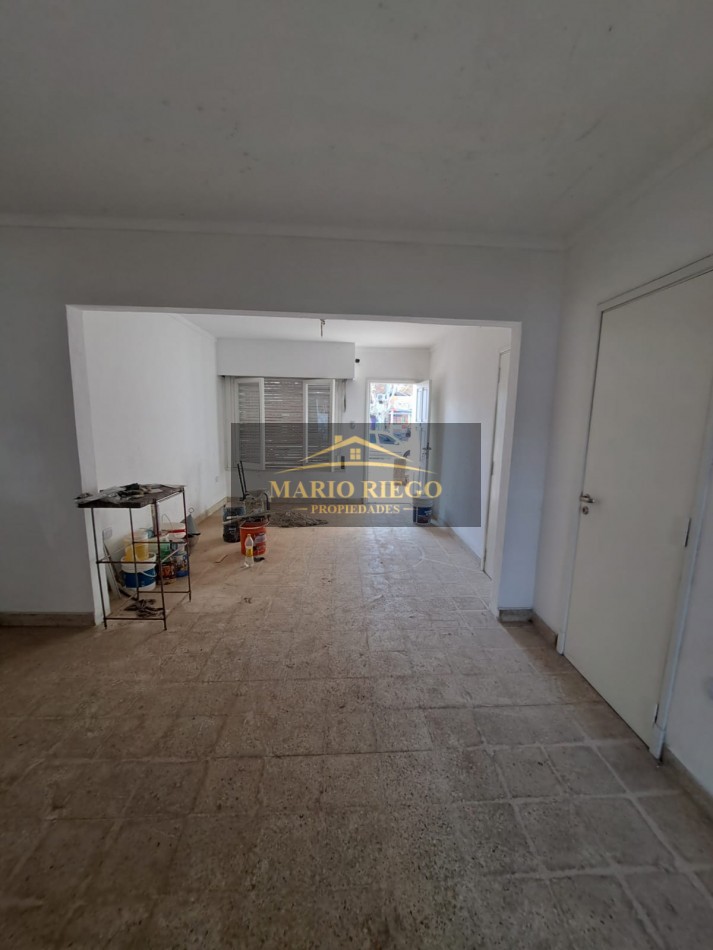 VENTA CASA CON LOCAL, EN EXCELENTE UBICACION SOBRE AVENIDA PRINCIPAL