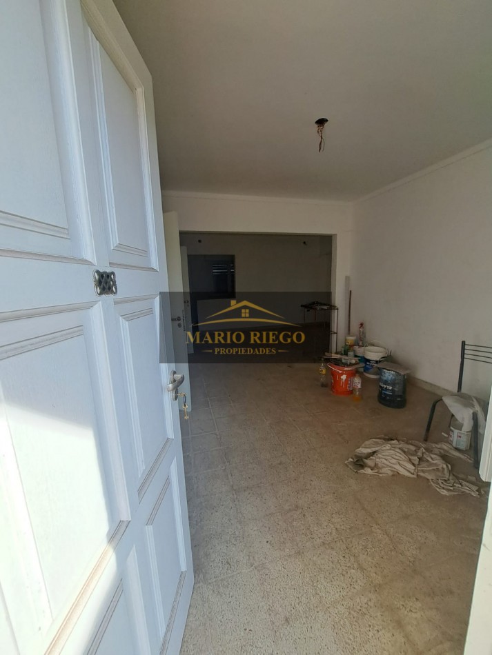 VENTA CASA CON LOCAL, EN EXCELENTE UBICACION SOBRE AVENIDA PRINCIPAL