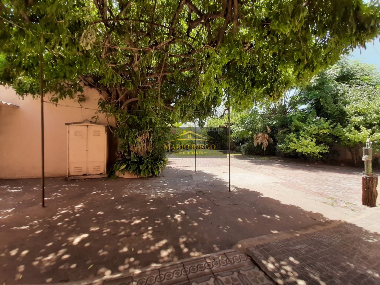 VENTA: EXCELENTE PROPIEDAD ESTILO ANTIGUO 