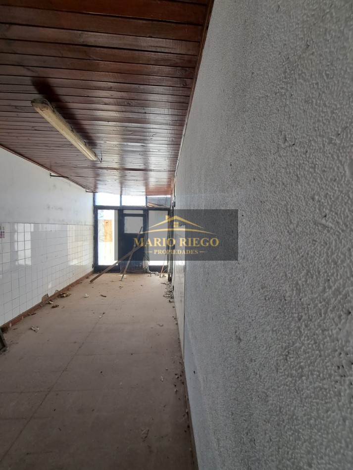 VENTA CASA CON LOCAL, EN EXCELENTE UBICACION SOBRE AVENIDA PRINCIPAL