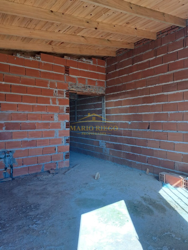 OPORTUNIDAD: VENTA DE TERRENO CON 2 DUPLEX A TERMINAR Y/O A REFORMAR. 