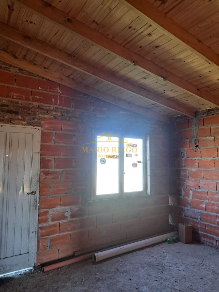 OPORTUNIDAD: VENTA DE TERRENO CON 2 DUPLEX A TERMINAR Y/O A REFORMAR. 