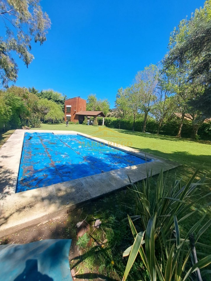 VENTA HERMOSA QUINTA con QUINCHO y PILETA.