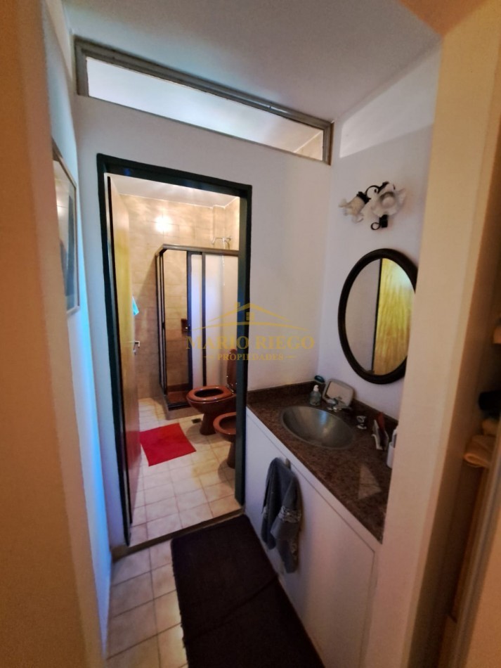 VENTA HERMOSA QUINTA con QUINCHO y PILETA.