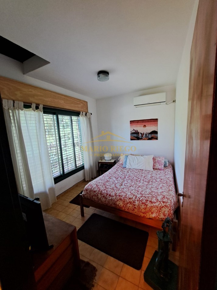 VENTA HERMOSA QUINTA con QUINCHO y PILETA.