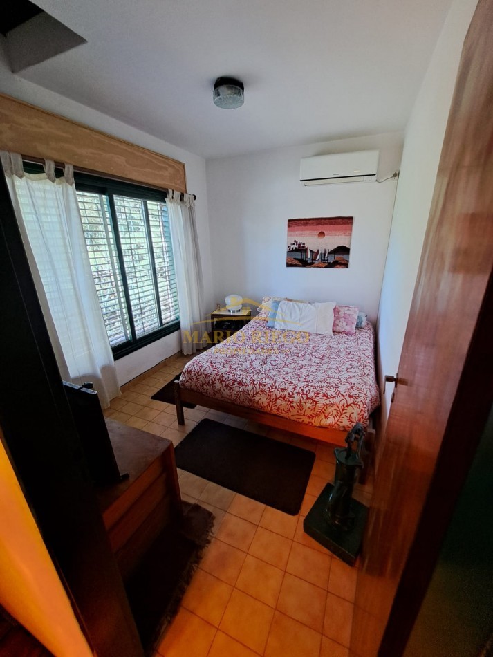 VENTA HERMOSA QUINTA con QUINCHO y PILETA.