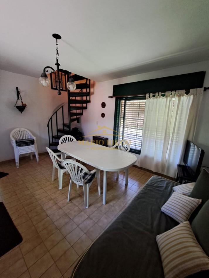 VENTA HERMOSA QUINTA con QUINCHO y PILETA.