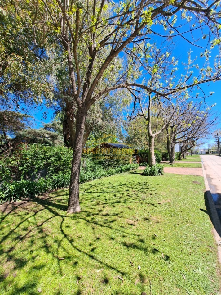 VENTA HERMOSA QUINTA con QUINCHO y PILETA.