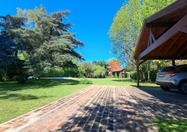VENTA HERMOSA QUINTA con QUINCHO y PILETA.